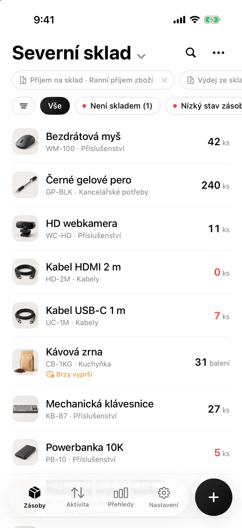 Seznam zásob v Invenvě s množstvím a upozorněním na nízký stav